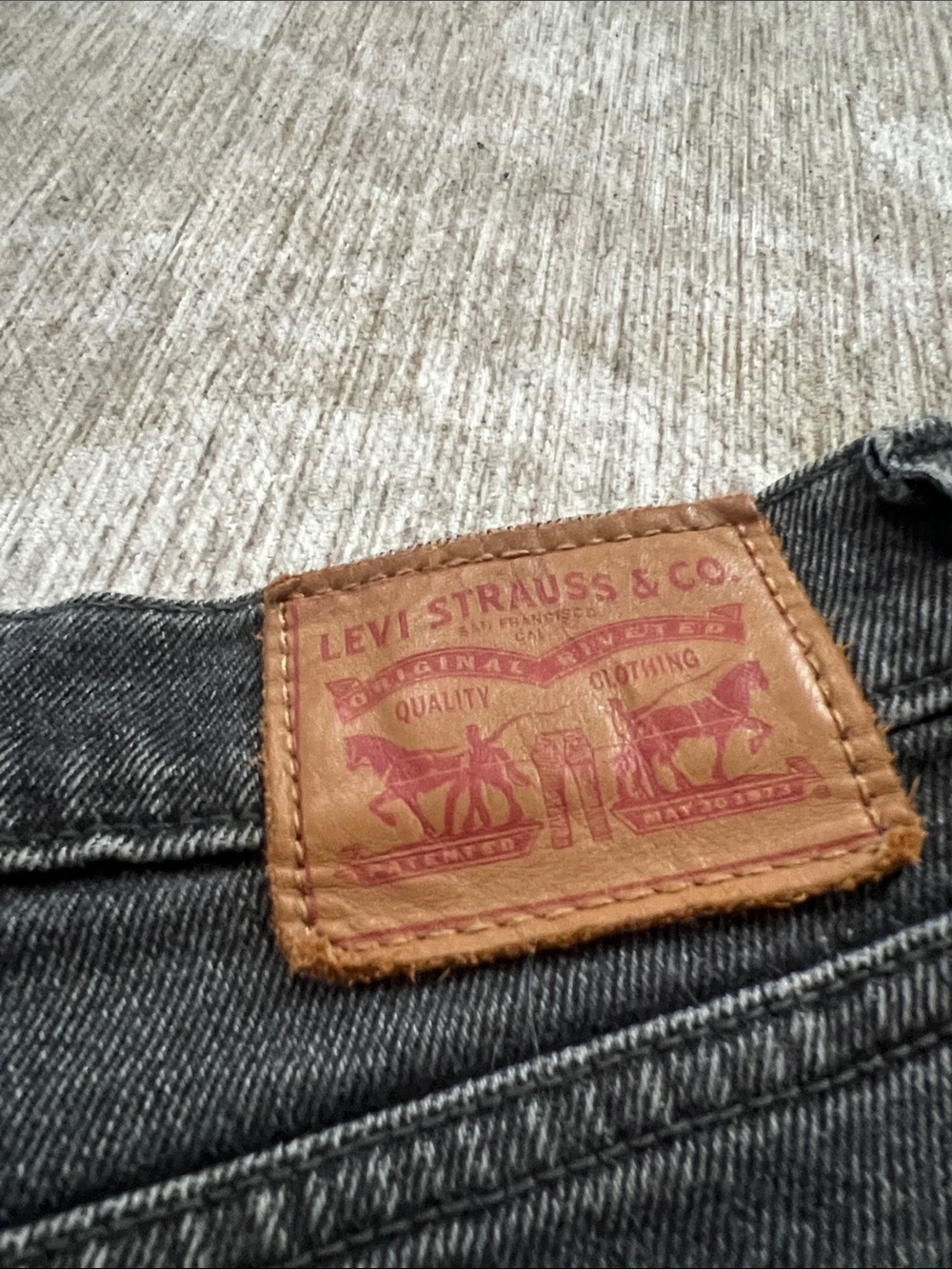 Levi’s Cuffed High Rise Shorts - Picture 3 of 4
